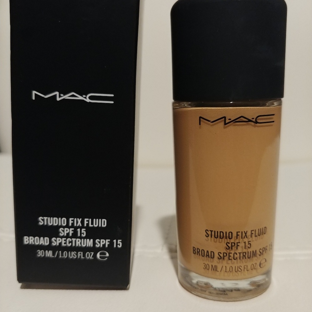 MAC Studio Fix Fluid SPF 15